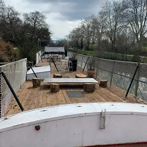 Dans Peniche Un Air De Bateau-hôtel Toulouse